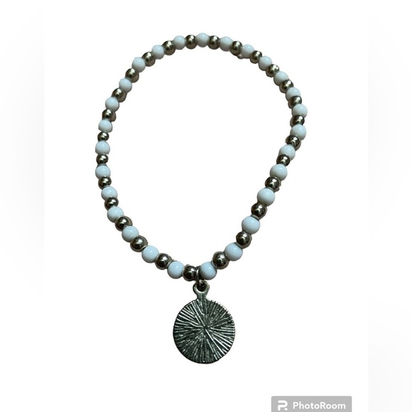 Stretch bracelets Jewelry Silver and white beaded coin charms set of fo… - Picture 5 of 7